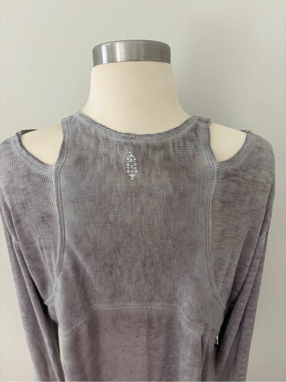 Free People Movement Zenith Tee Ash Gray Relaxed Long-Sleeve M Gorpcore Boho - Picture 7 of 10